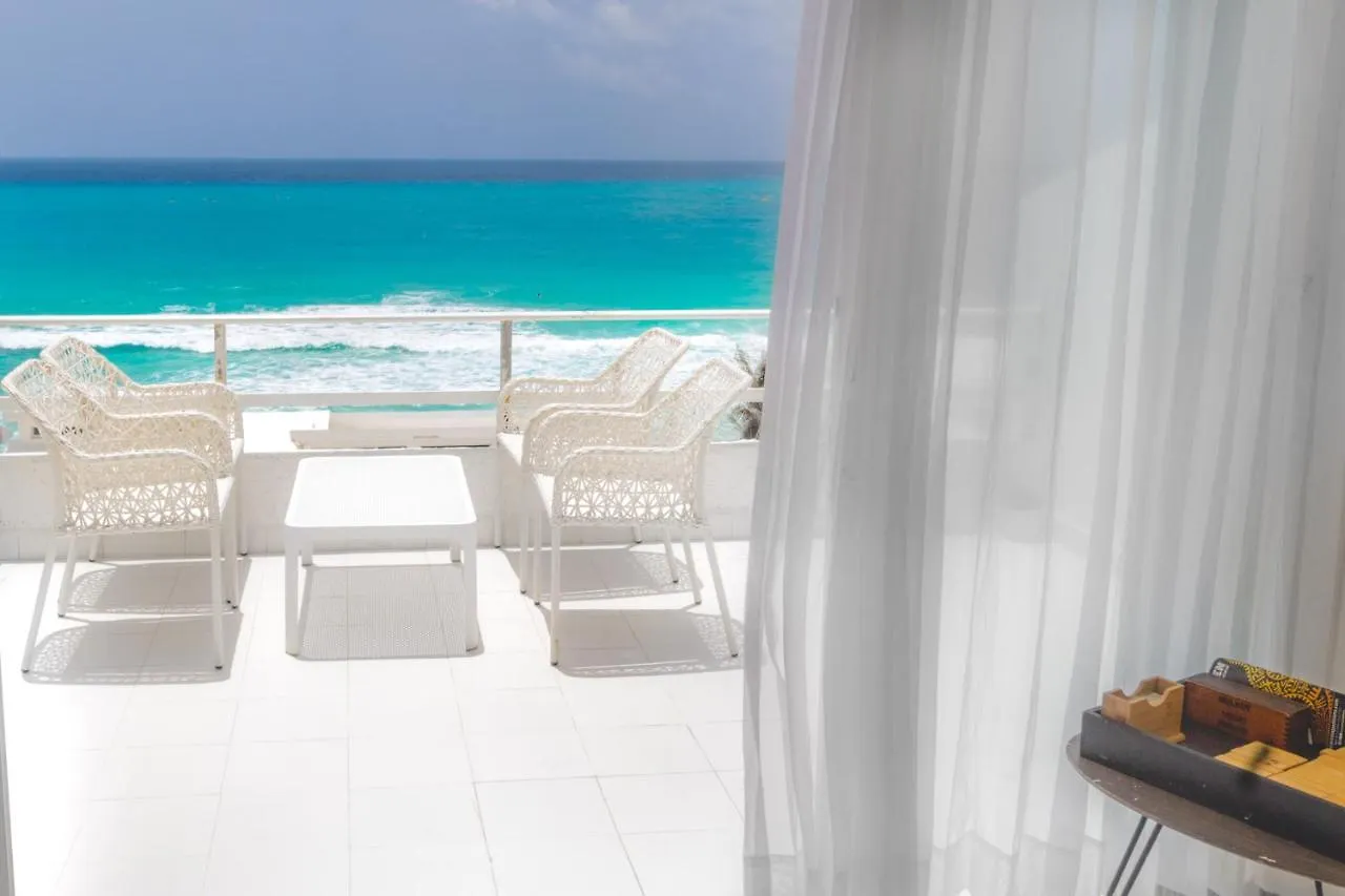 Апартаменты Penthouse Ocean Front, Steps To The Beach